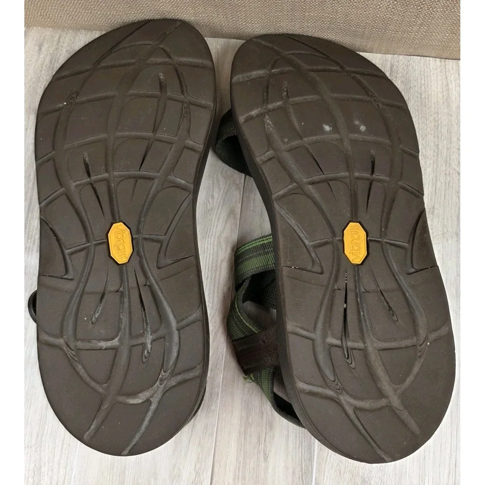 Chaco Z1 Classic Mens 10 Green Brown Adjustable Strap Hiking Water Sandals Shoes